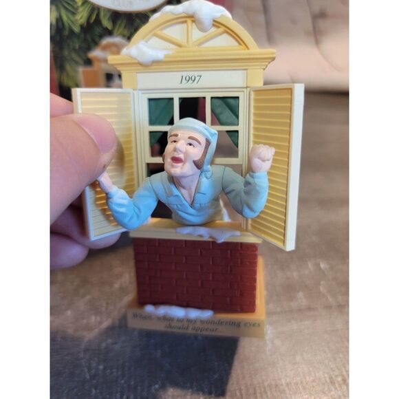 Away to the window 1997 Hallmark ornament Xmas decor - Picture 2 of 4